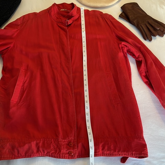 Red Silk Jacket. Size Large. Fully lined. Very soft and comfortable. - Picture 6 of 9